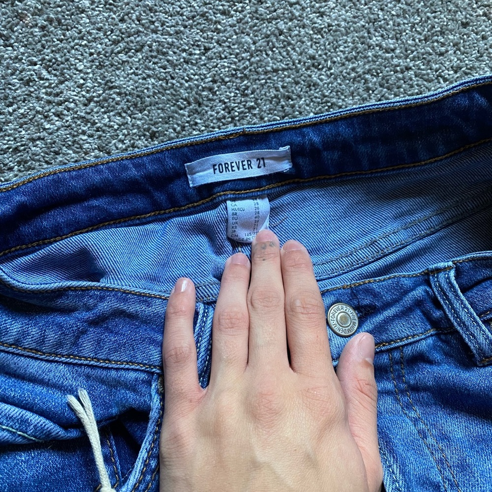 Forever 21 - Size 28 - Size - 6 US “ Boyfriend jeans “